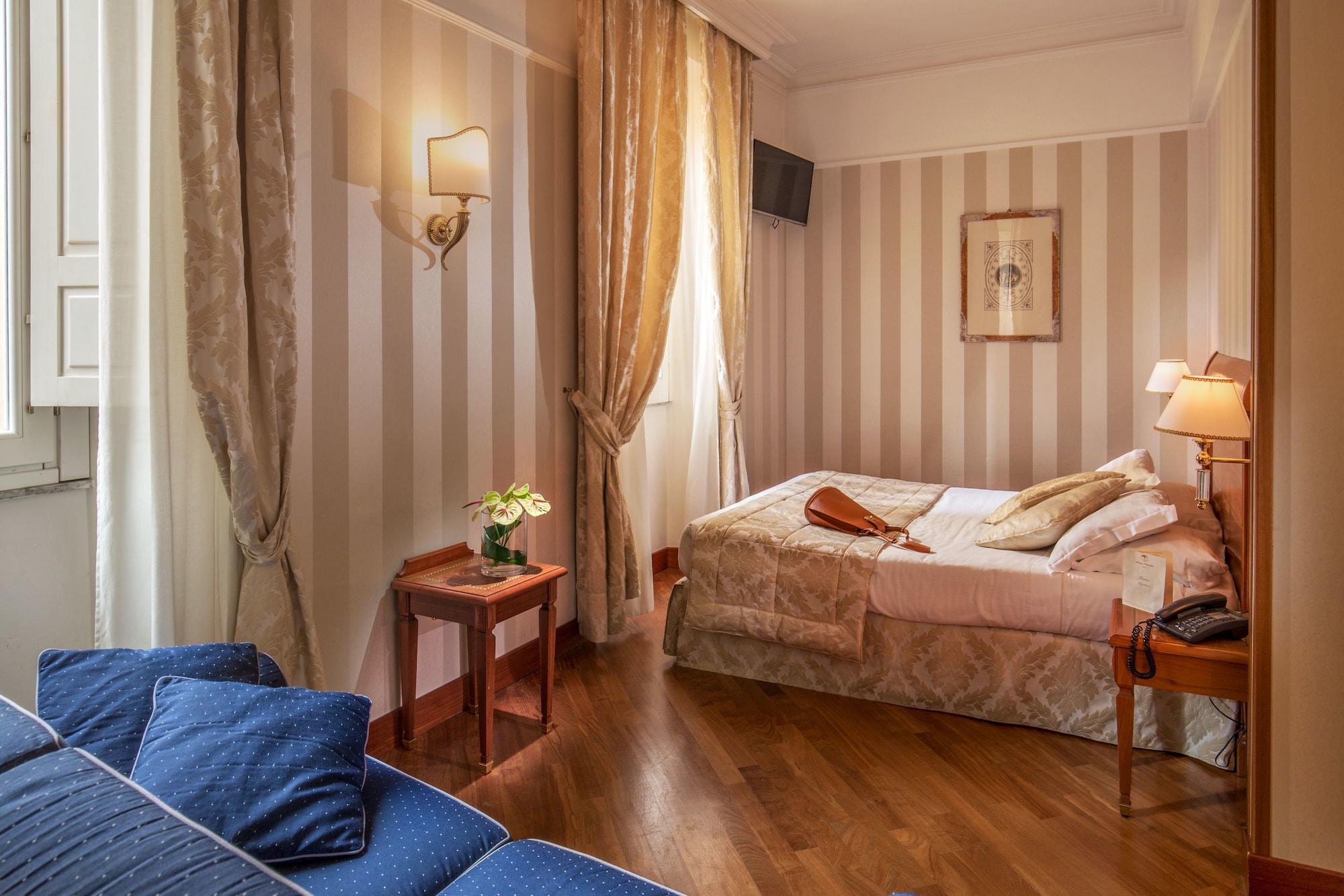 DELUXE, DOUBLE BED