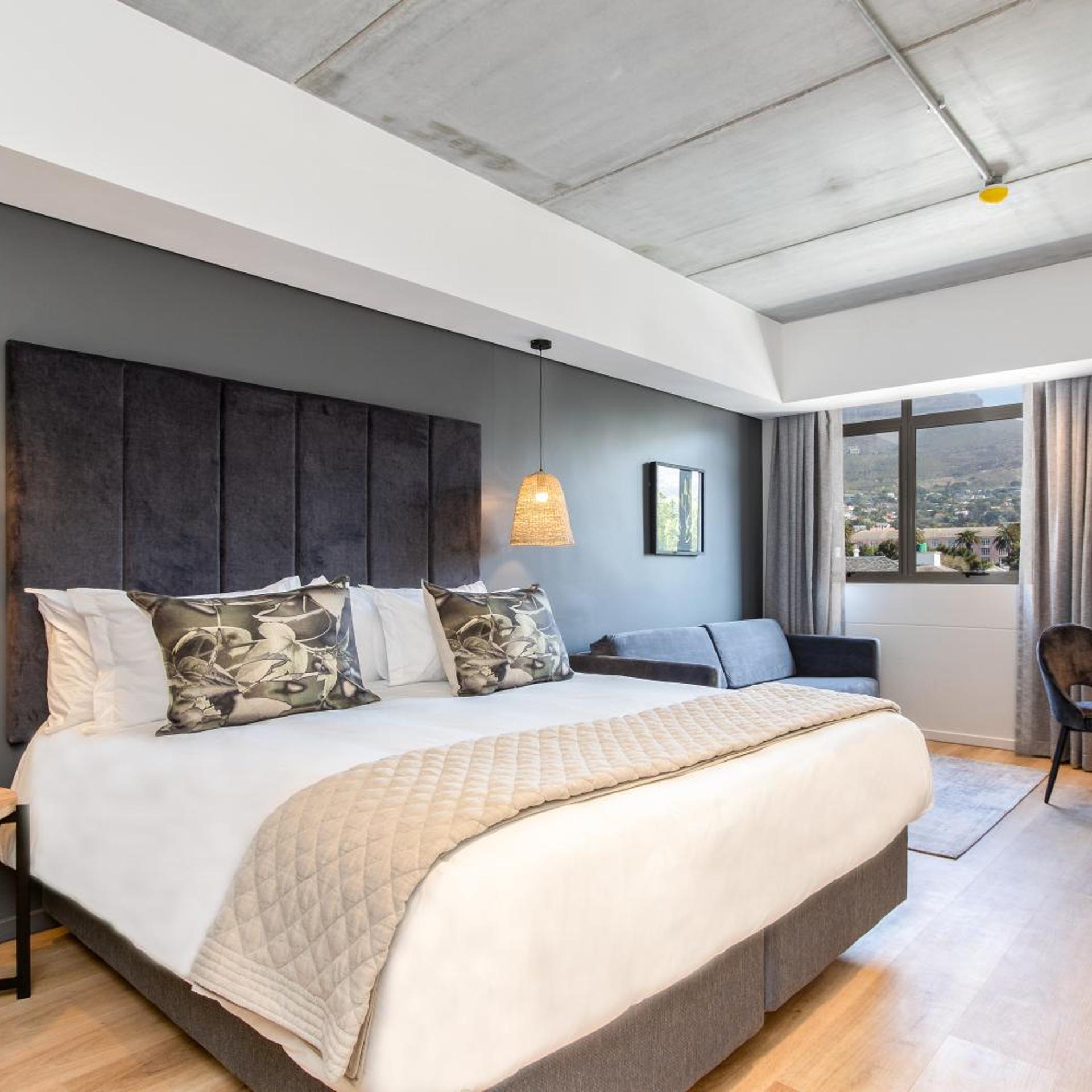 Luxury Suite with Mountain View