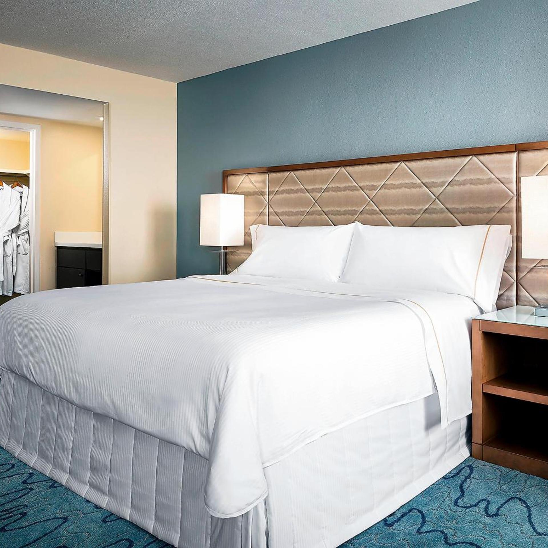 Junior Suite, Deluxe, King Bed, Sofa, Alcove