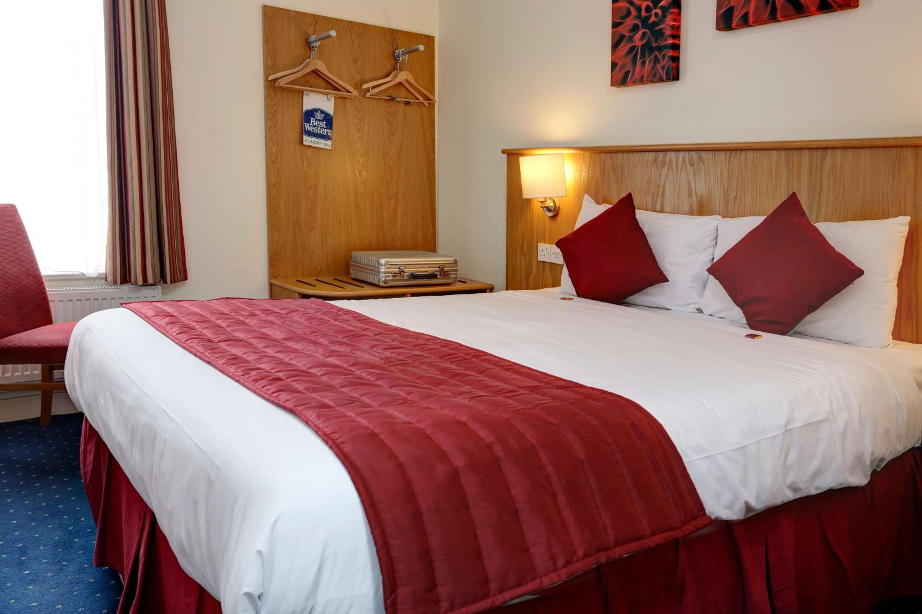 ROOM, KING BED
