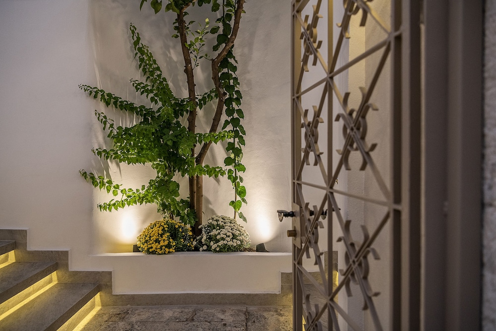 Epavli Boutique Hotel 53/65