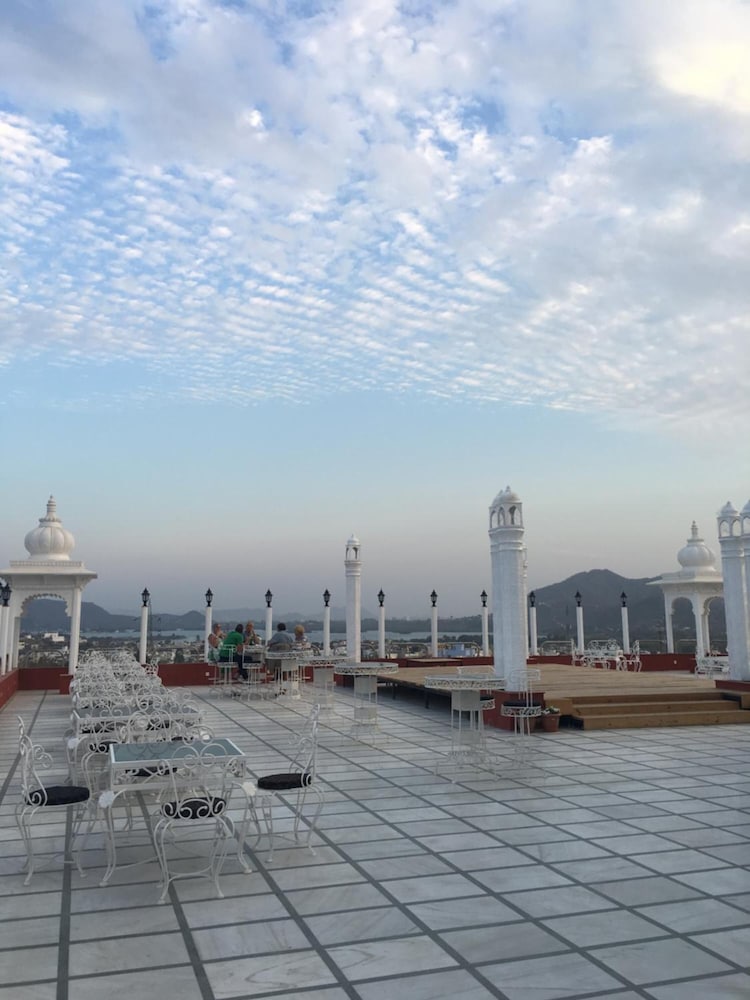 Regenta Central Mewargarh 30/43