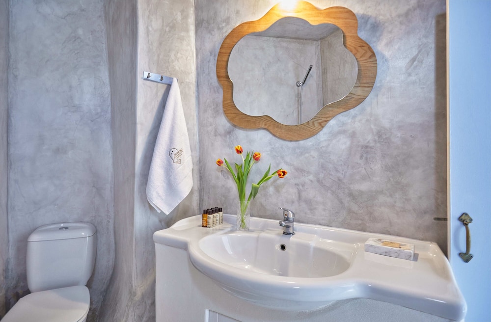INTERIOR, SUITE, 1 DOUBLE AND 1 SINGLE BED, INDOOR JETTED TUB