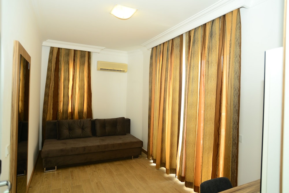 Kleopatra Celine Hotel 19/35