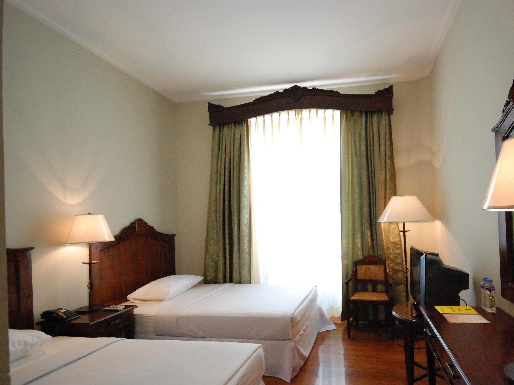 Deluxe, 1 Double and 1 Single Bed