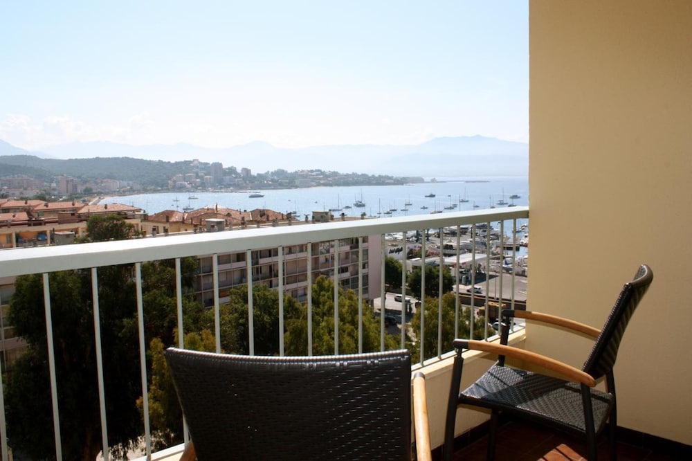 Hotel Castel Vecchio 62/67