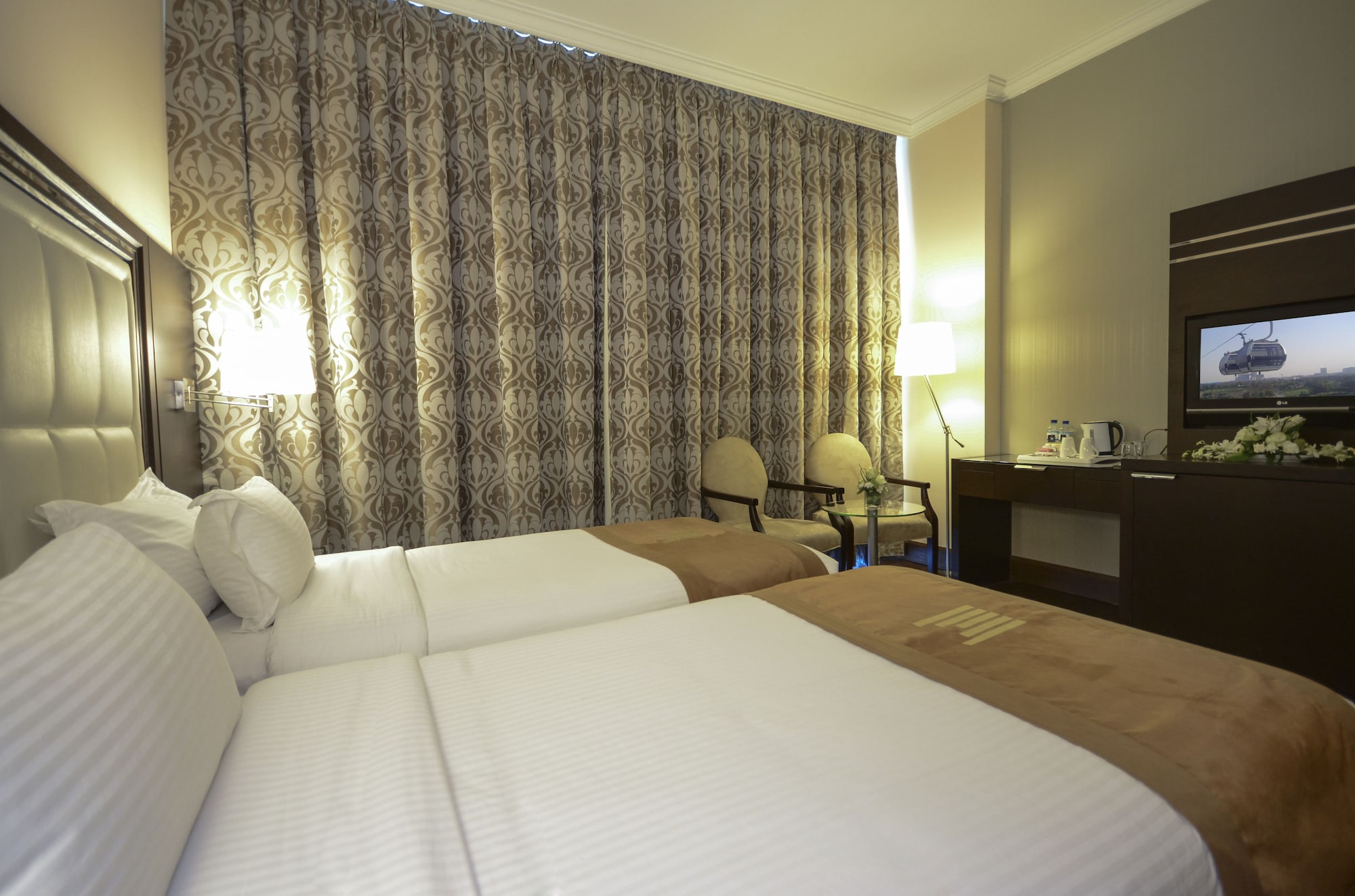 EXECUTIVE, SUITE, MULTIPLE BEDS, CREEK VIEW