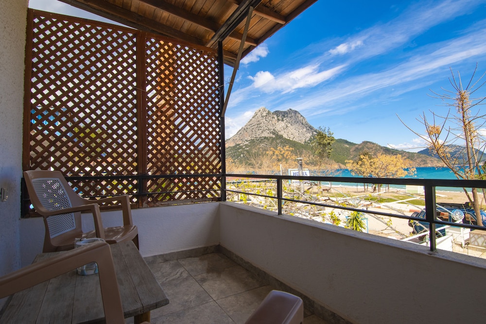 Ceneviz Hotel 25/43