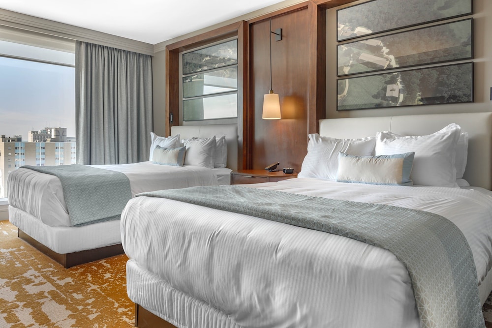 DELUXE, 2 QUEEN BEDS