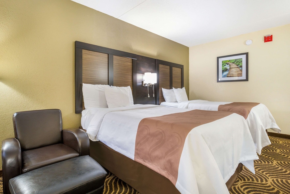 Quality Inn and Suites Florence Cincinnati South 21/48