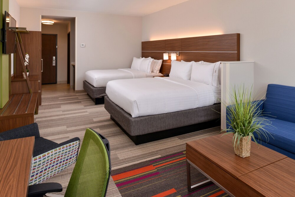 Holiday Inn Express And Suites Salem 10/45