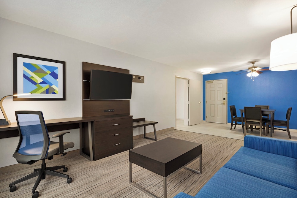 Holiday Inn Express Hotel & Suites Sarasota East - I-75 63/67
