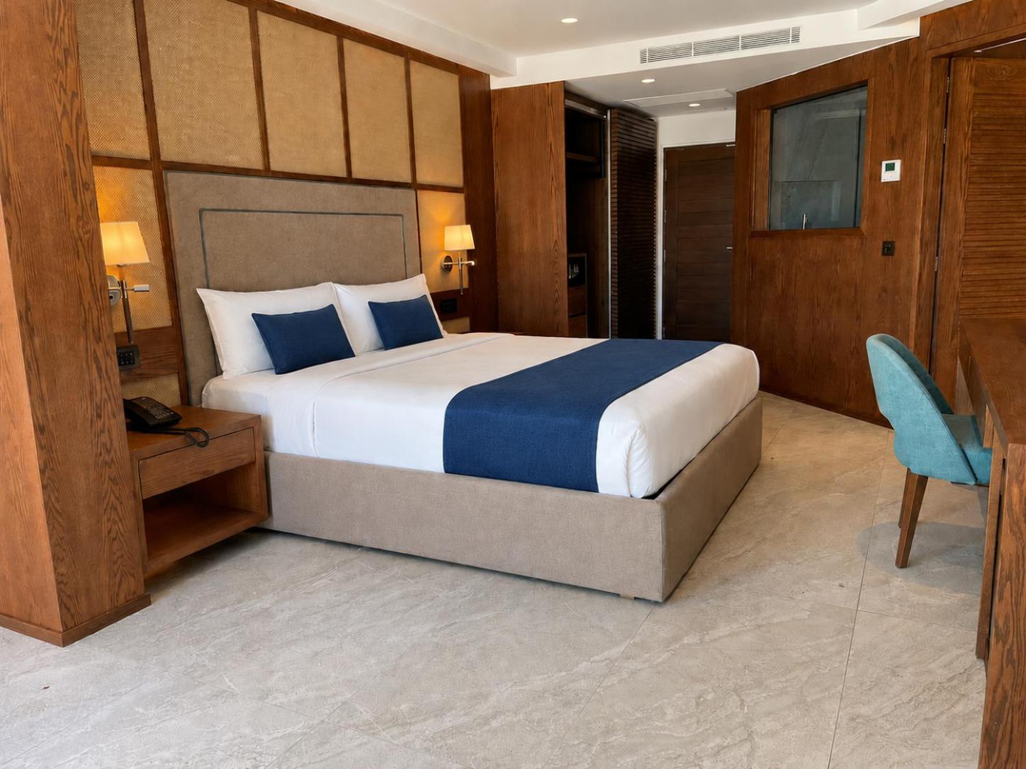 2 Bedrooms, Prestige, Suite, Sea View, Shared Pool