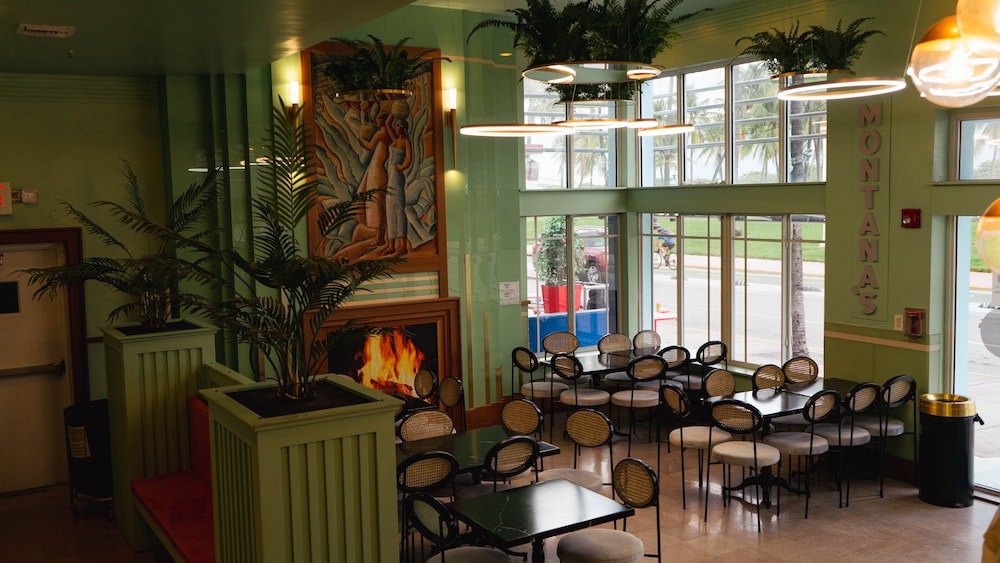 Colony Hotel 46/61