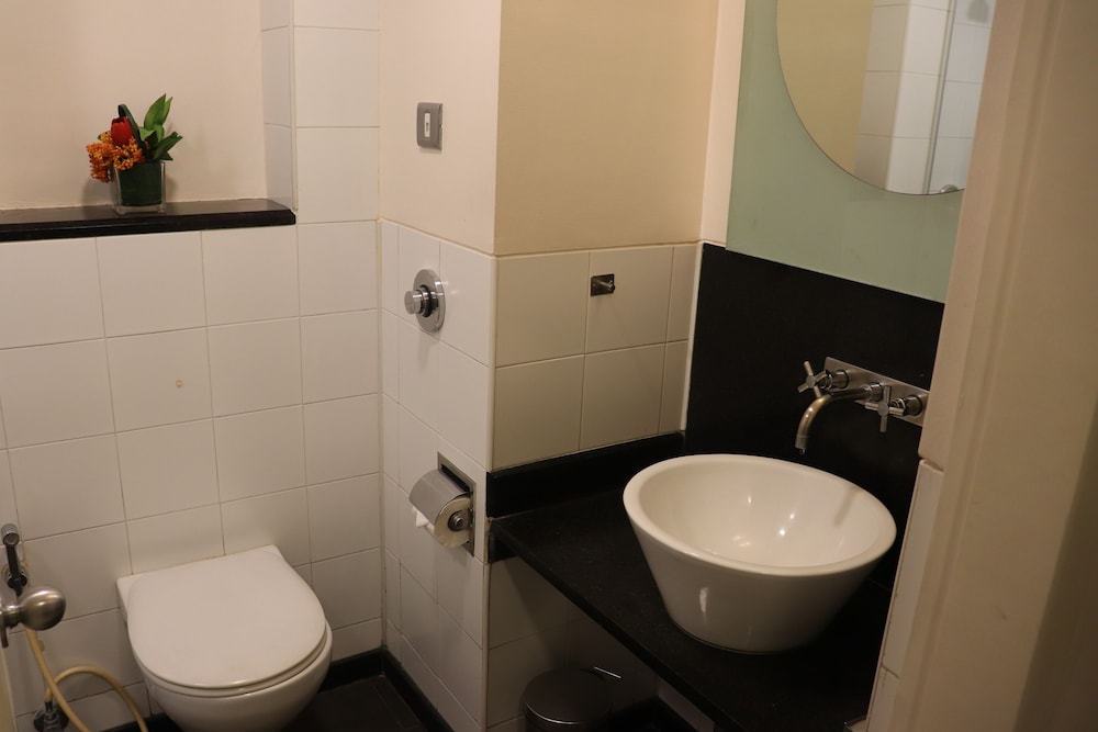 37th Crescent Hotel 48/50