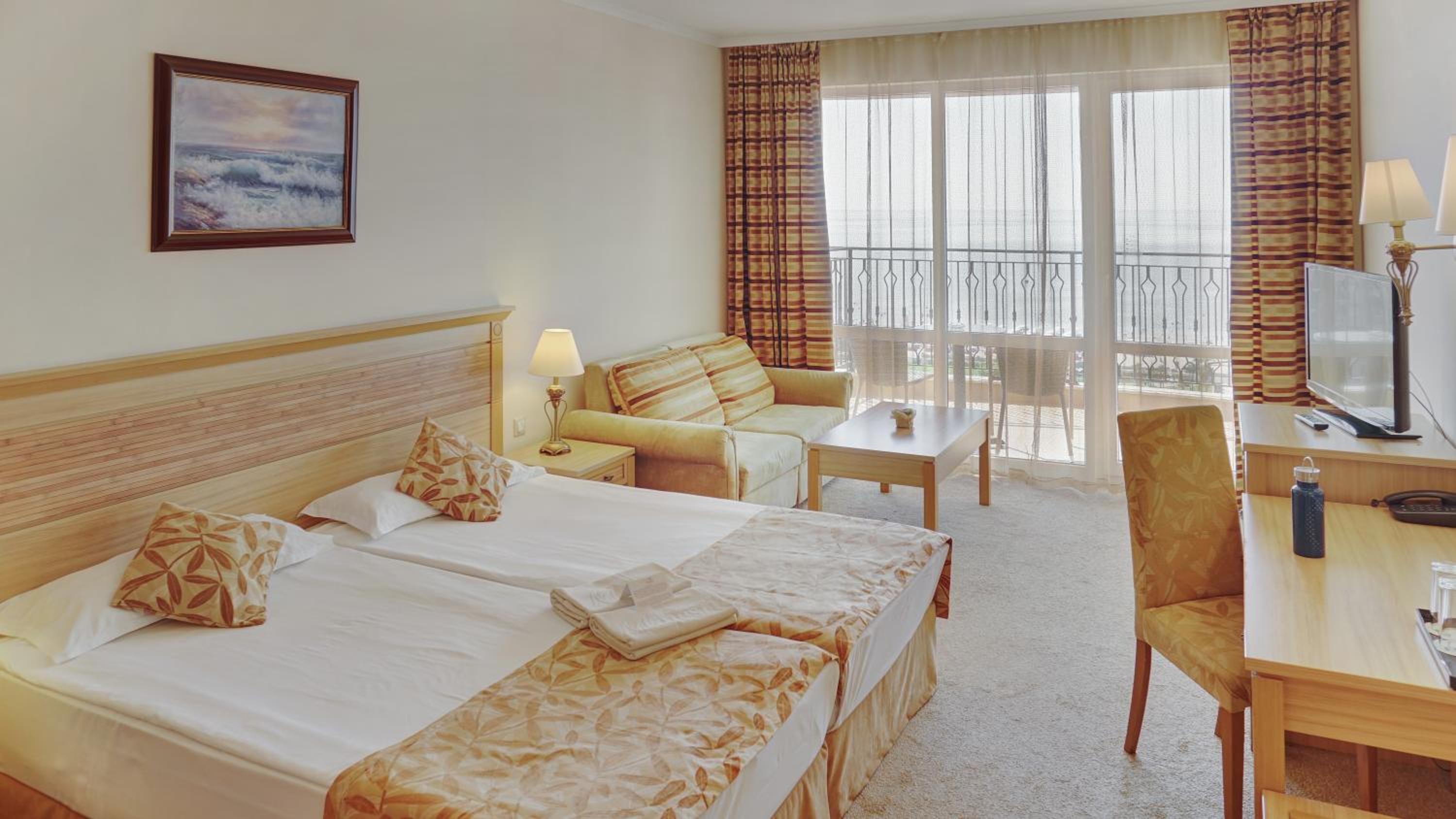 غرفة قياسية بسريرين منفصلين بإطلالة على البحر في طابق مرتفع، DIT Majestic Beach Resort 3/10