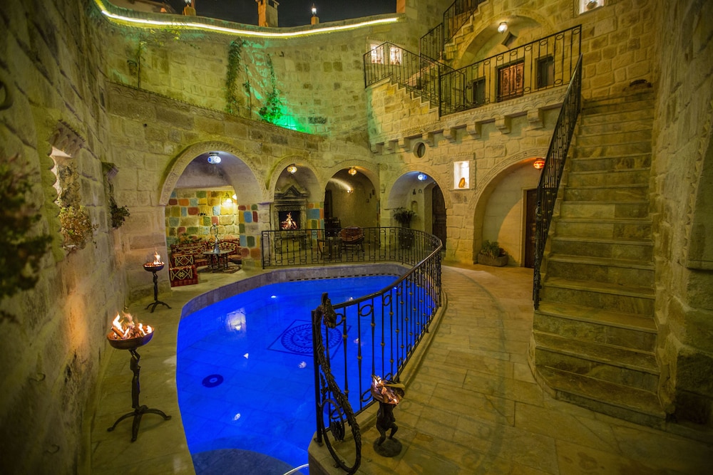 Royal Cave Hotel 33/58