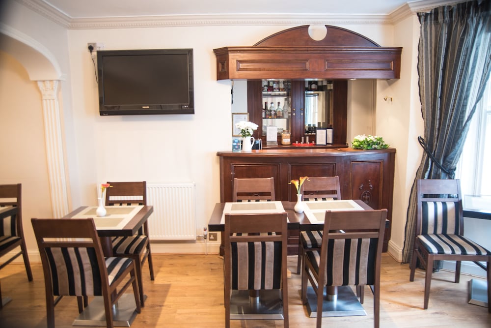 London Lodge Hotel 68/72