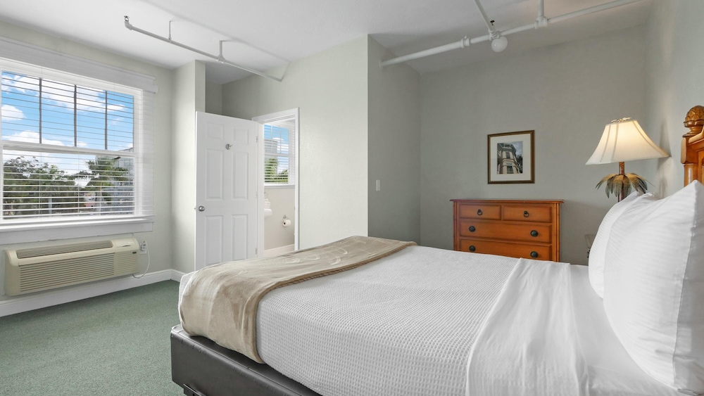 CLASSIC, QUEEN BED