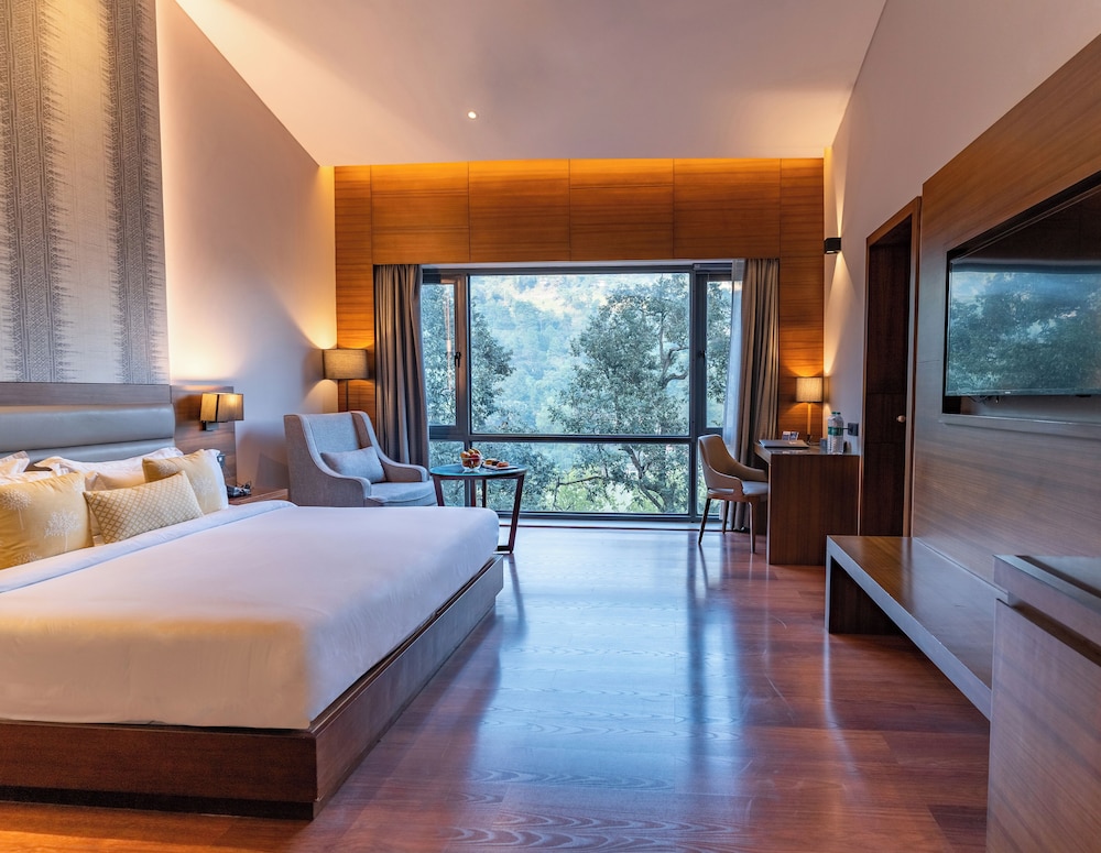 The Rosefinch Sarovar Portico 8/40