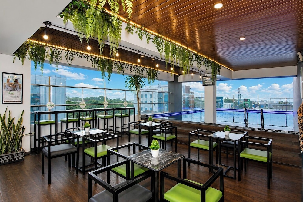 Whiz Prime Hotel Basuki Rahmat Malang 30/34
