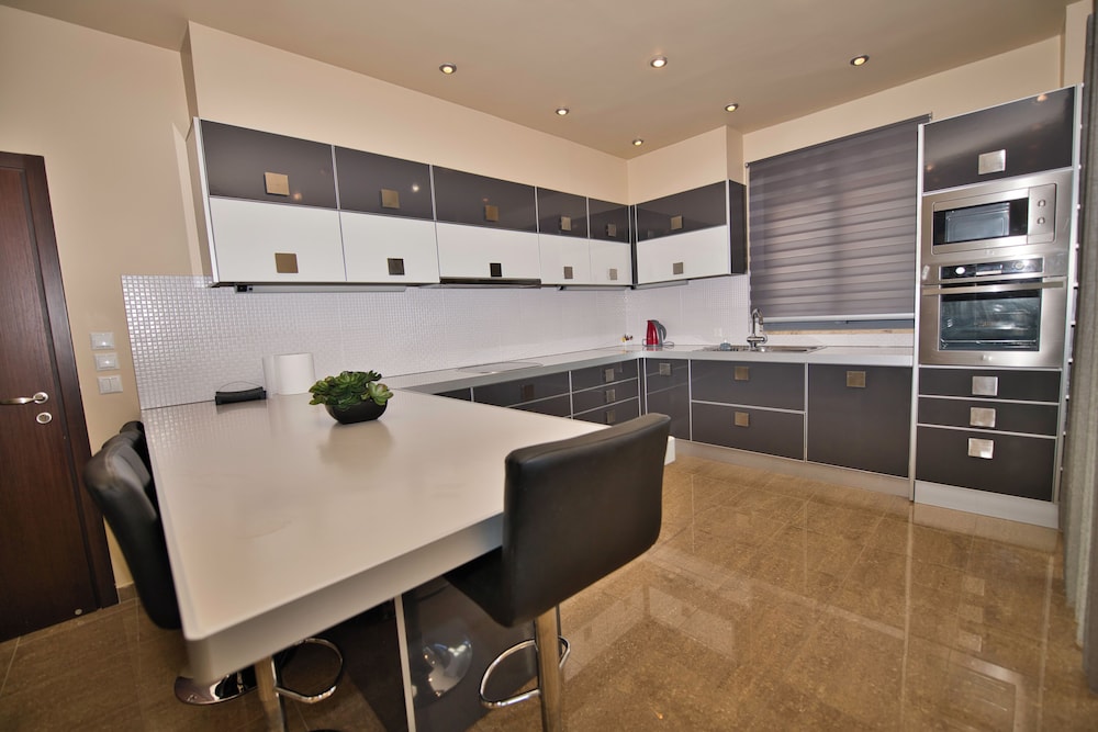 Marini Luxury Apartments And Suites 56/75