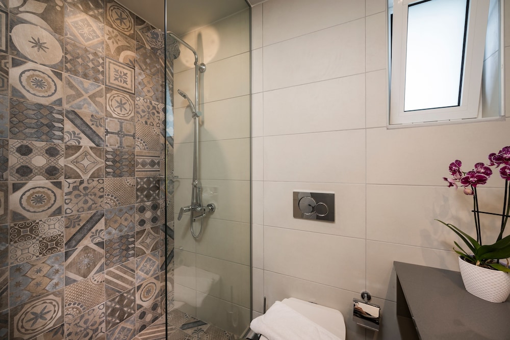 Irini Stalos Apartments 50/50