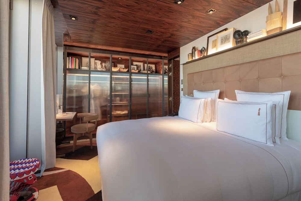 SUITE, CITY VIEW, TERRACE