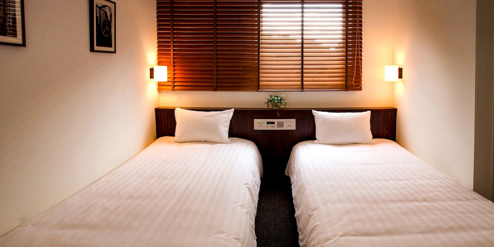 ROOM, TWIN BEDS, UNIT BATH