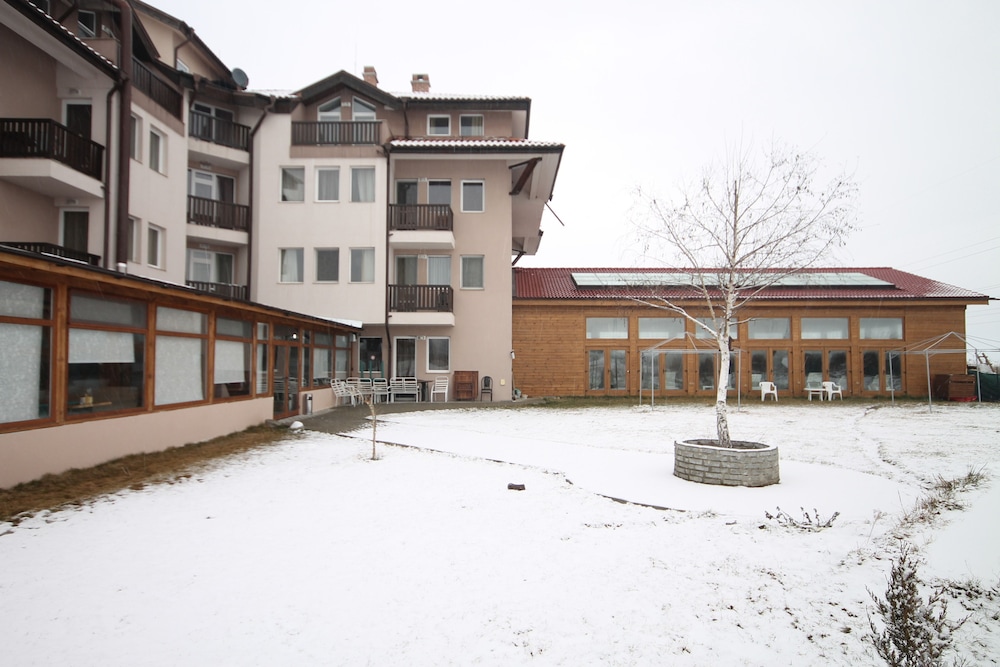 Seven Seasons Hotel and Spa 63/67