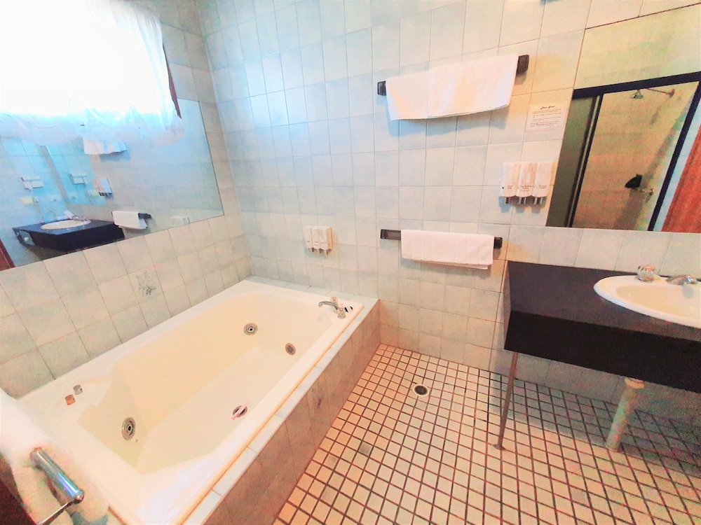 Golden Grain Motor Inn 22/54