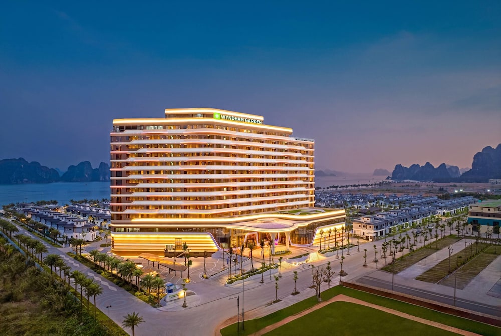 Wyndham Garden Sonasea Van Don 3/50