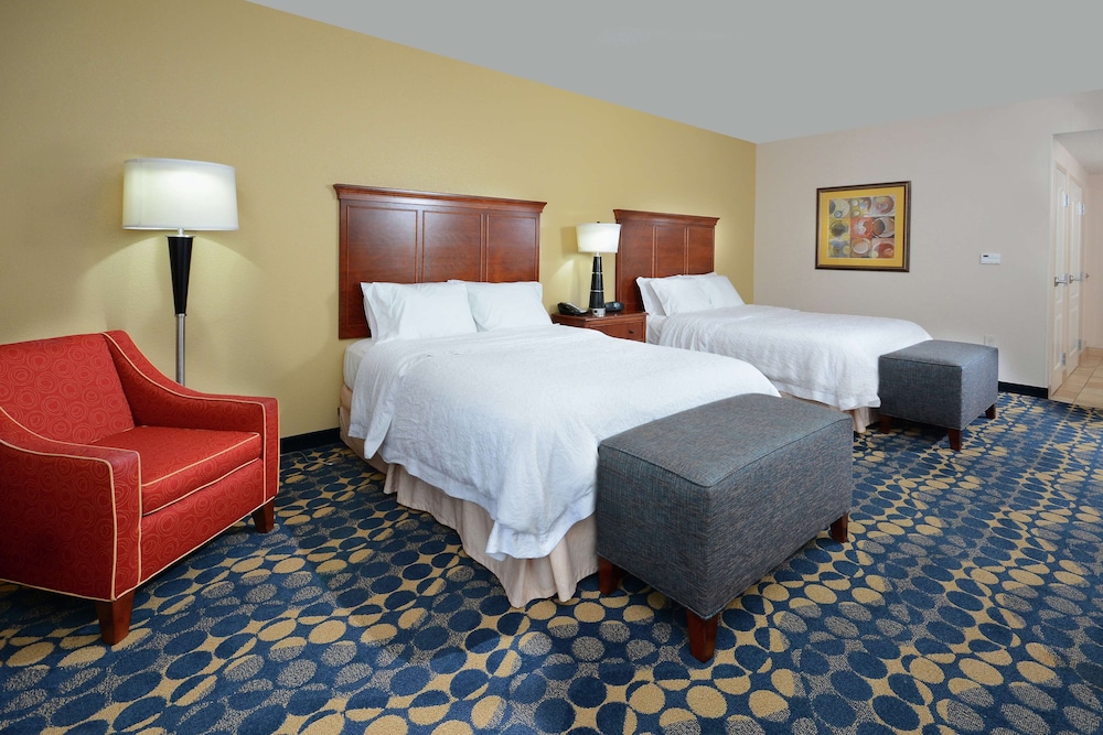 Hampton Inn & Suites Huntersville 17/37