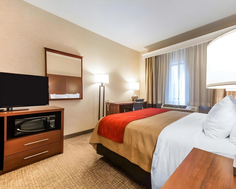UPGRADE, SUITE, QUEEN BED