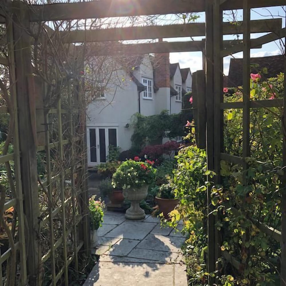 Motts Cottage 16/21