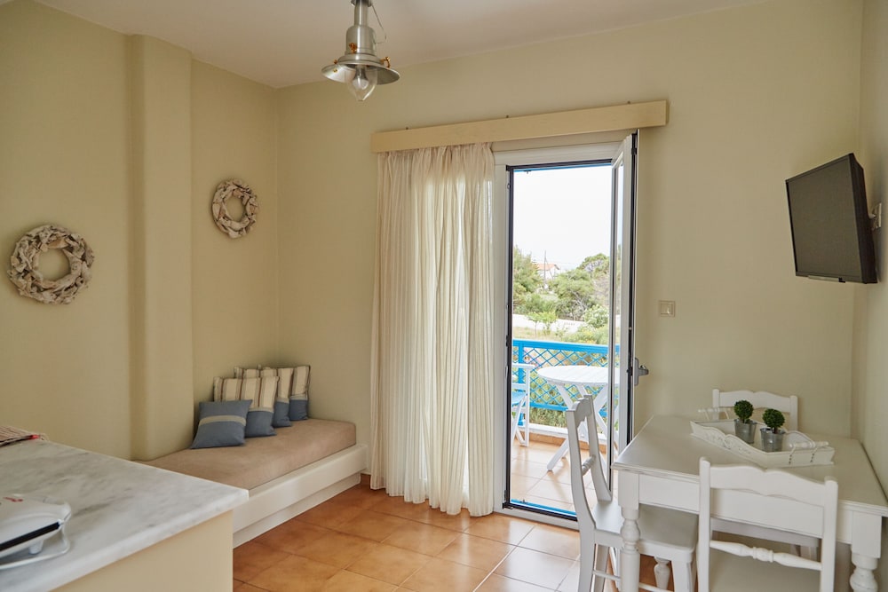 Aelia Apartments 10/61
