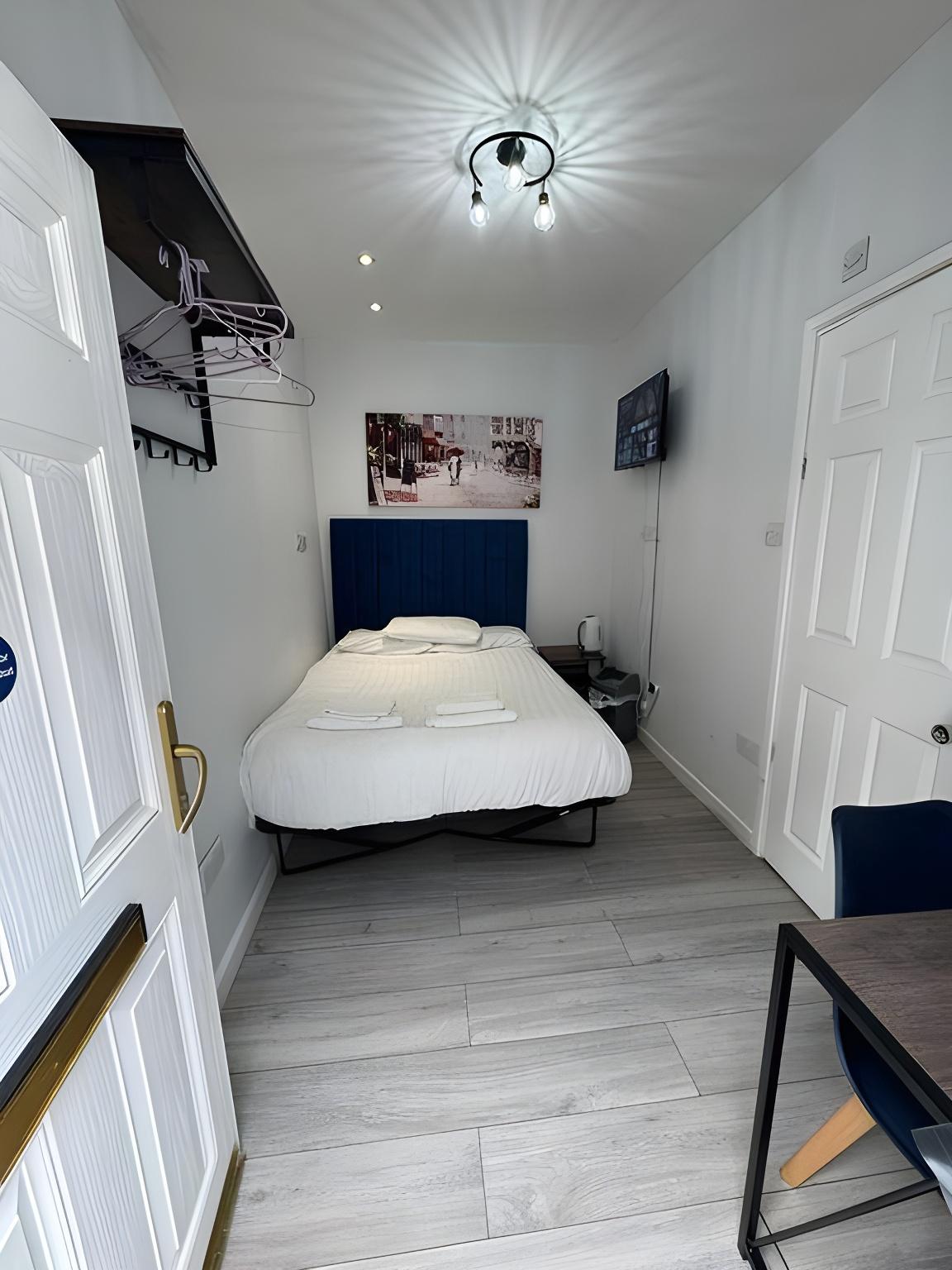 Semi Room, Double Bed