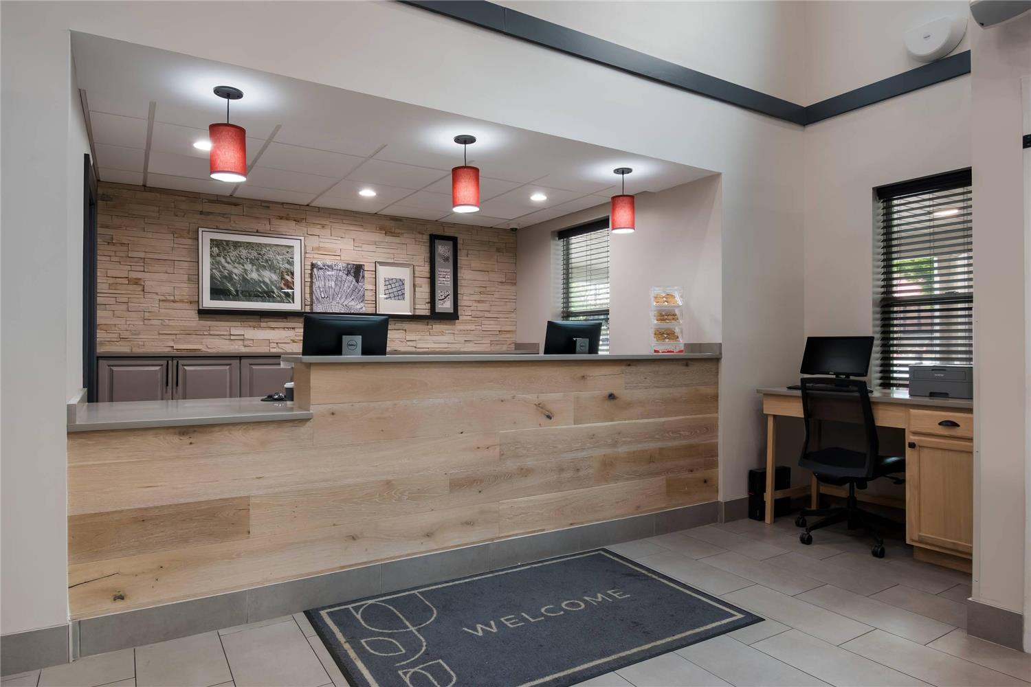 Lobby at Country Inn & Suites by Radisson, Harrisburg Northeast - Hershey, HARRISBURG - PA