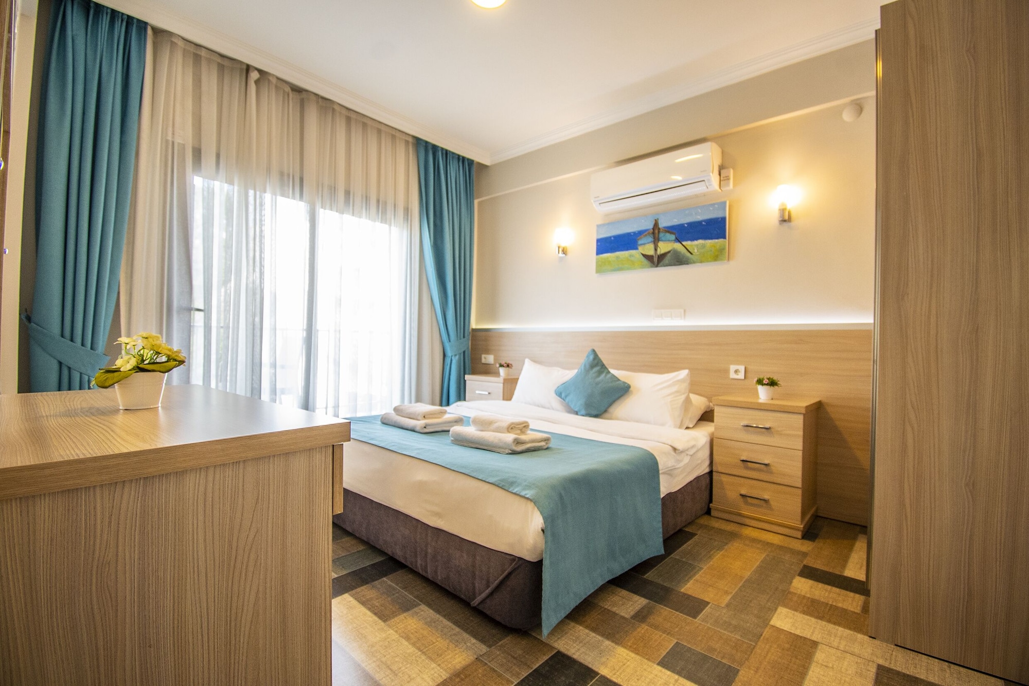 غرفة بسرير مزدوج بإطلالة على المدينة مع أريكة، M Suite Hotel 10/10