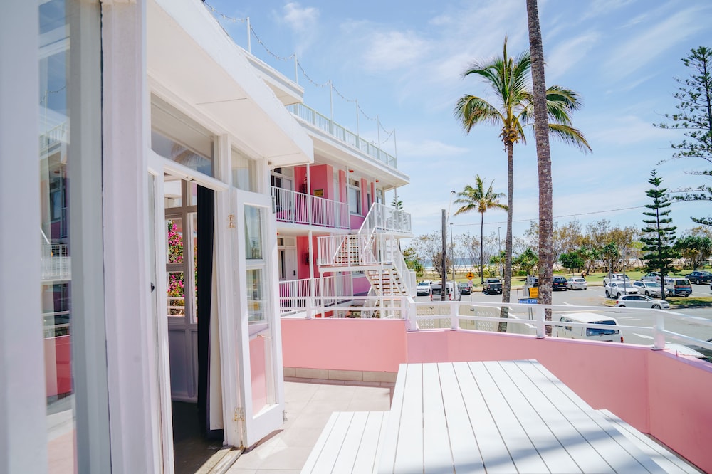 The Pink Hotel Coolangatta 2/50