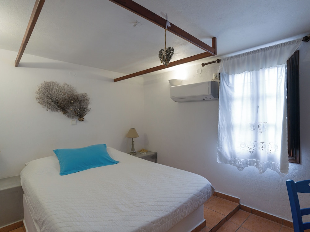 APARTMENT, DOUBLE AND TWIN BEDS