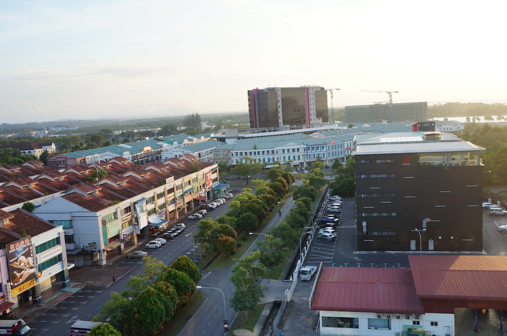 Greens Hotel And Suites 7/65