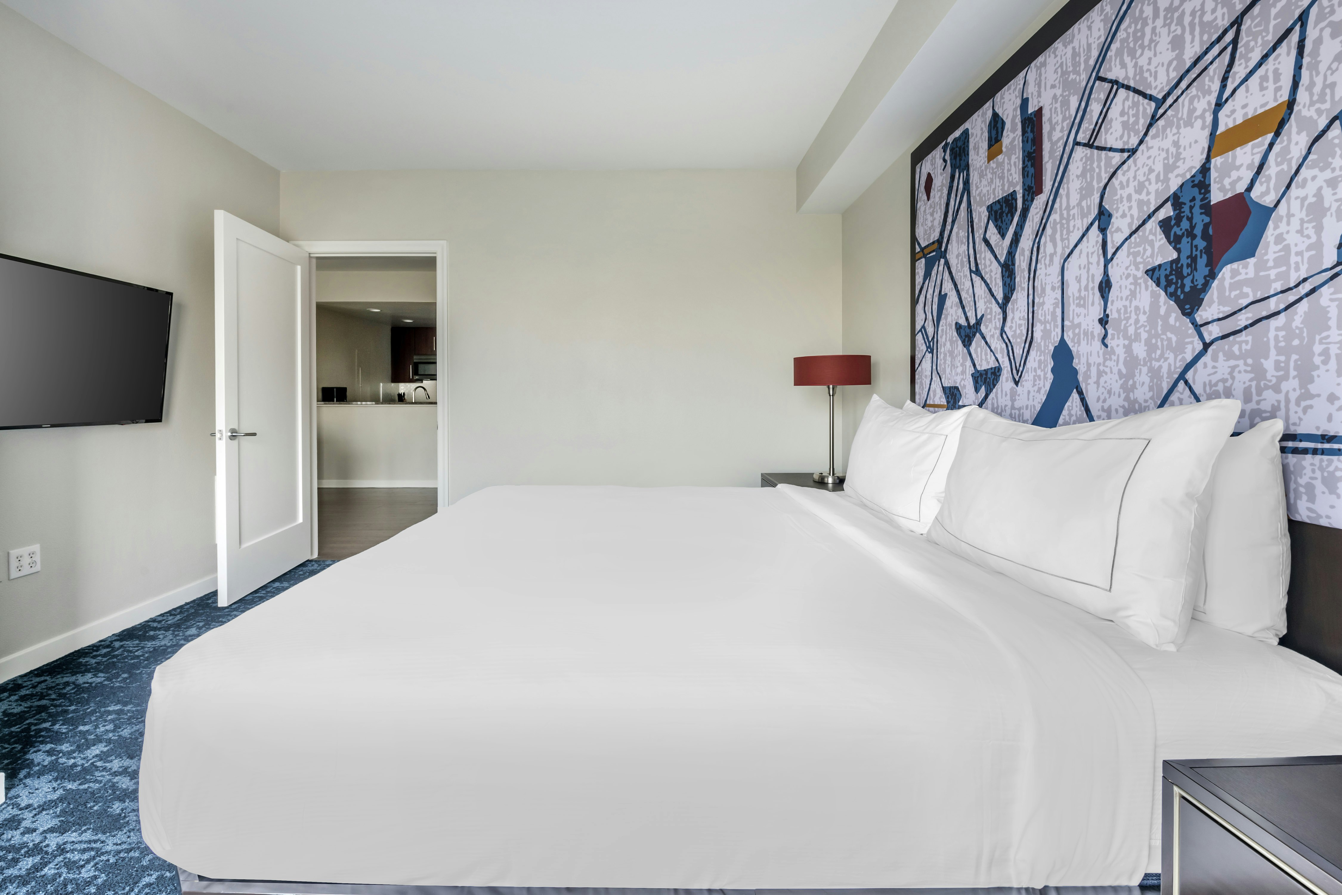 2 BEDROOMS, SUITE, KITCHEN