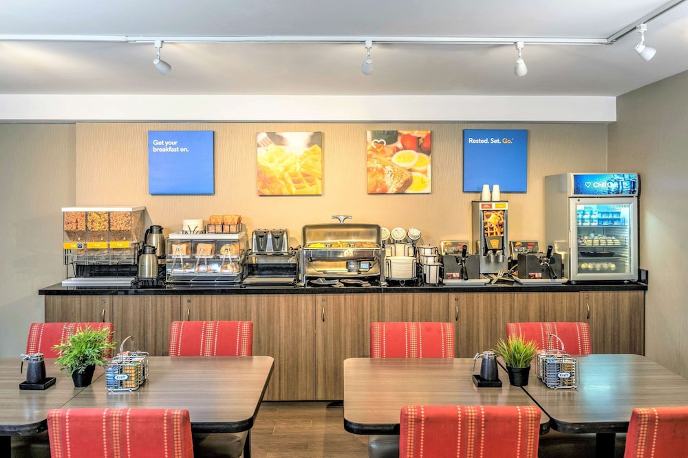 Comfort Inn Winnipeg Airport 30/36
