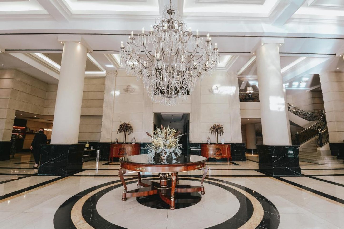 Diplomatic Hotel 13/22