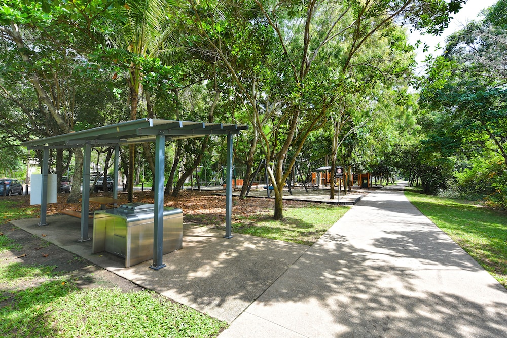 Golden Sands Beachfront Resort 59/70