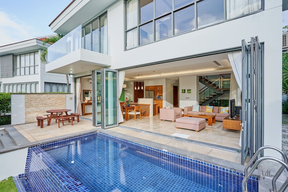 The Ocean Suites 24/50
