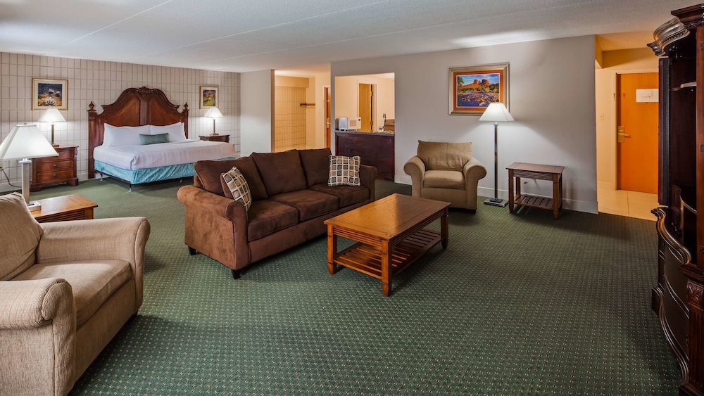 Baymont Inn and Suites by Wyndham Farmington, MO 39/62