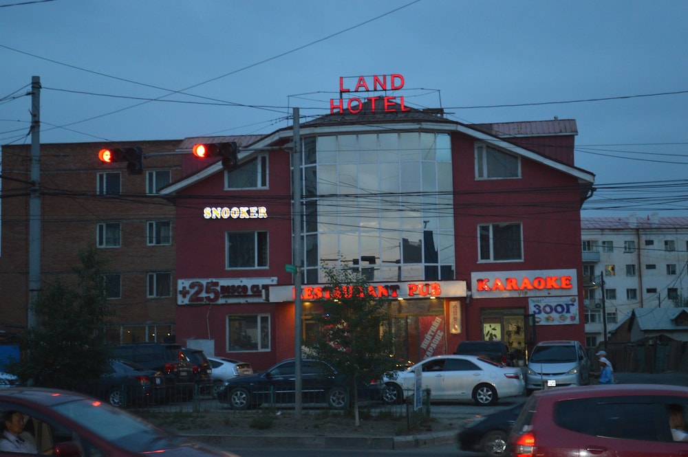 Land Hotel 1/50
