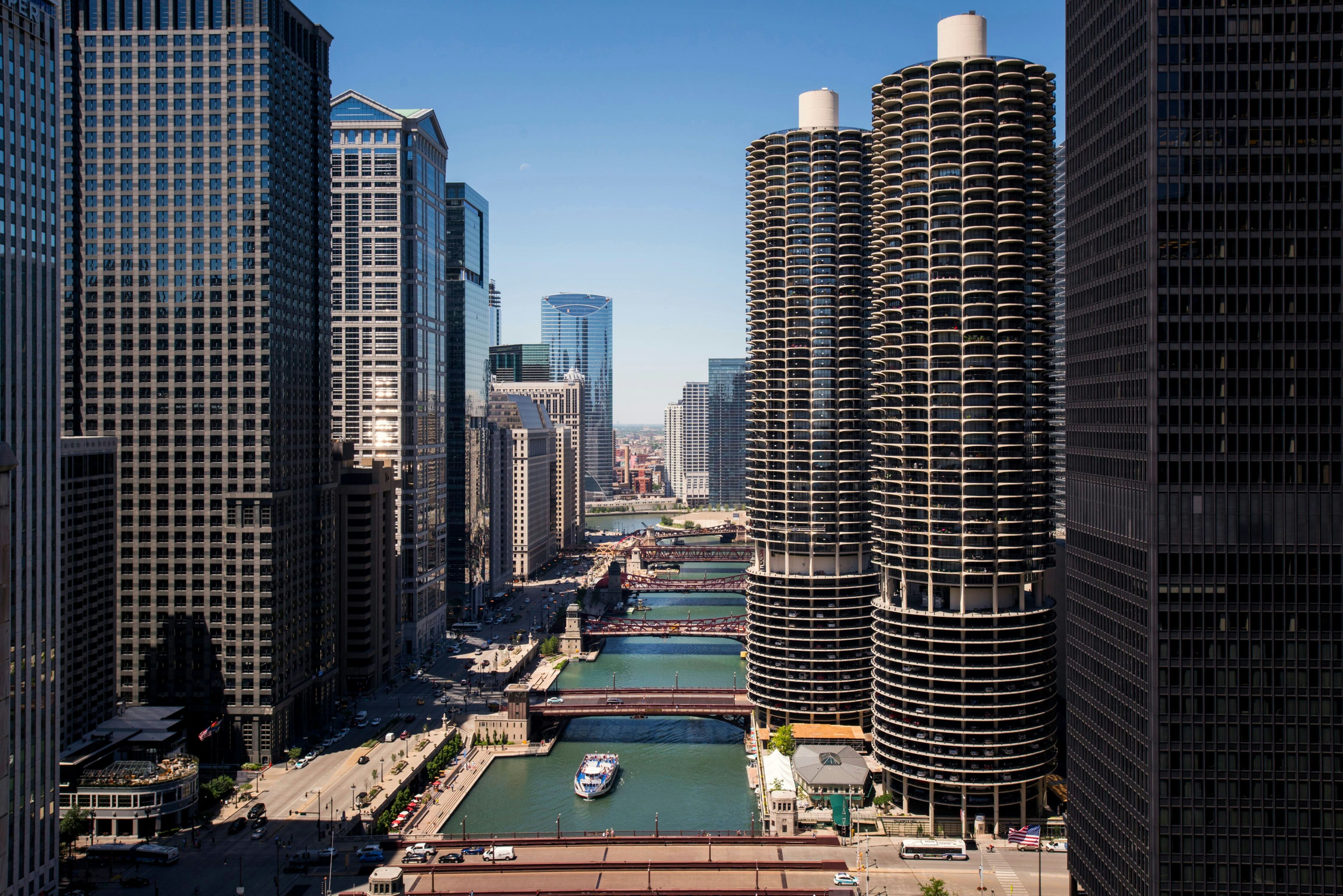 Londonhouse Chicago Curio Collection By Hilton 44/50